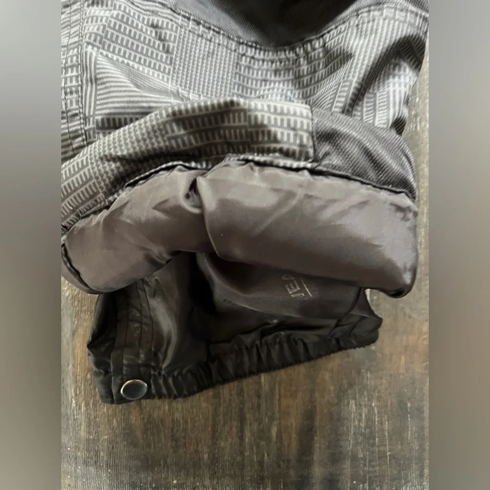 32 Degrees boys bib style gray/  Black Patterned snowboard Pants